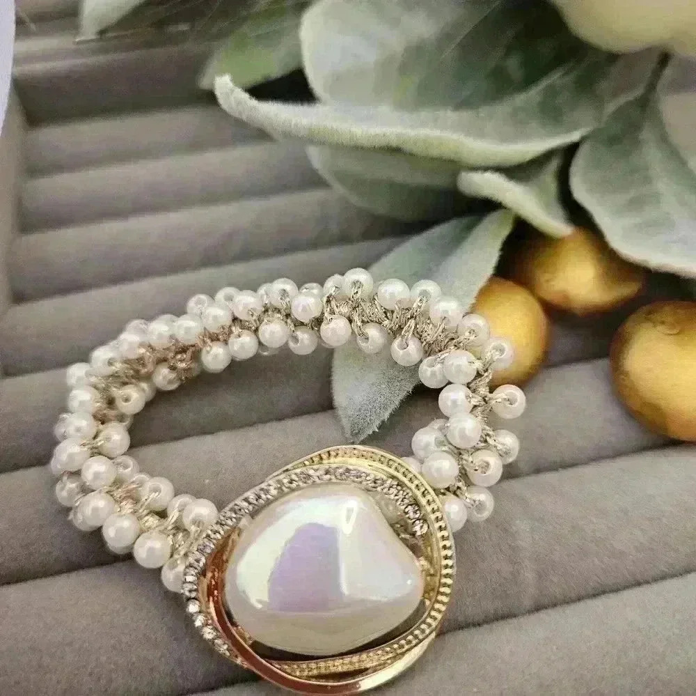 Fashion ladies, pearl hair tie, exquisite scrunchie, hair accessory.